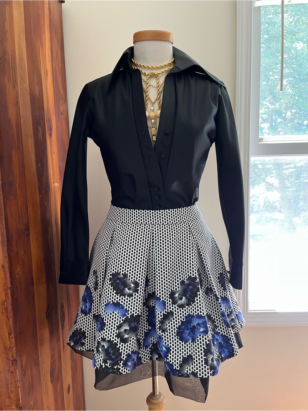 EXPRESS NWT COCKTAIL SKIRT 4  Blouse fully lined Side pockets